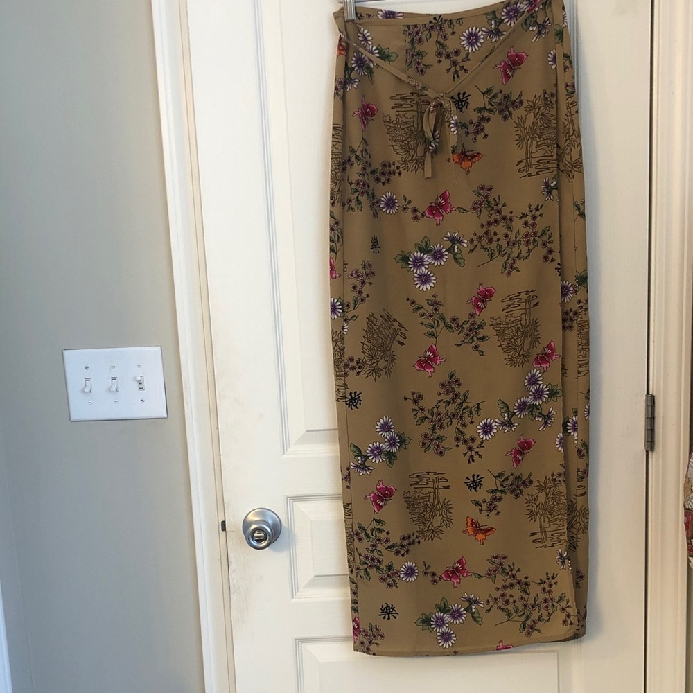 Chic Floral Maxi Skirt in Tan